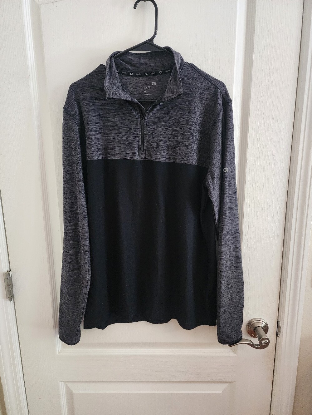 GapFit Men’s Active Half-Zip Pullover Colorblock Sweatshirt - Size M